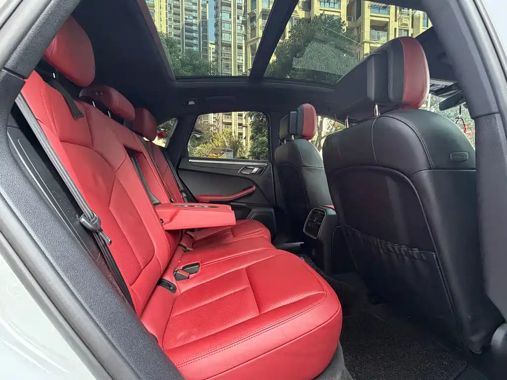 Porsche Macan — миниатюра 15