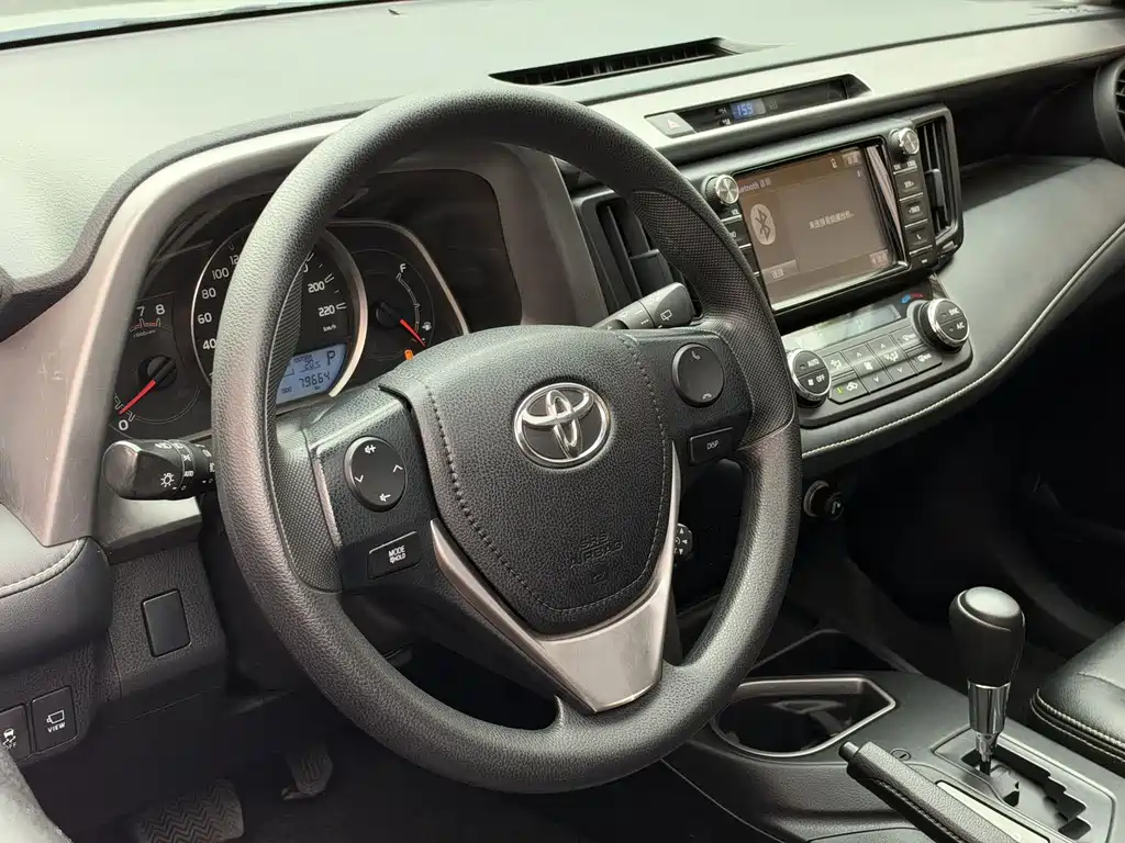 Toyota RAV4 — миниатюра 7
