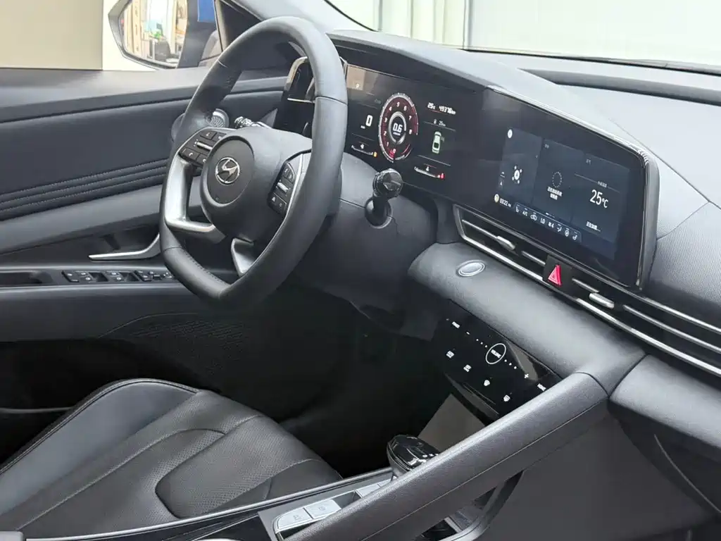Hyundai Elantra — миниатюра 9