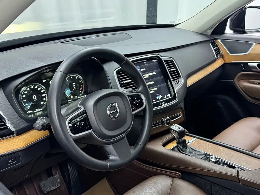 Volvo XC90 — миниатюра 5