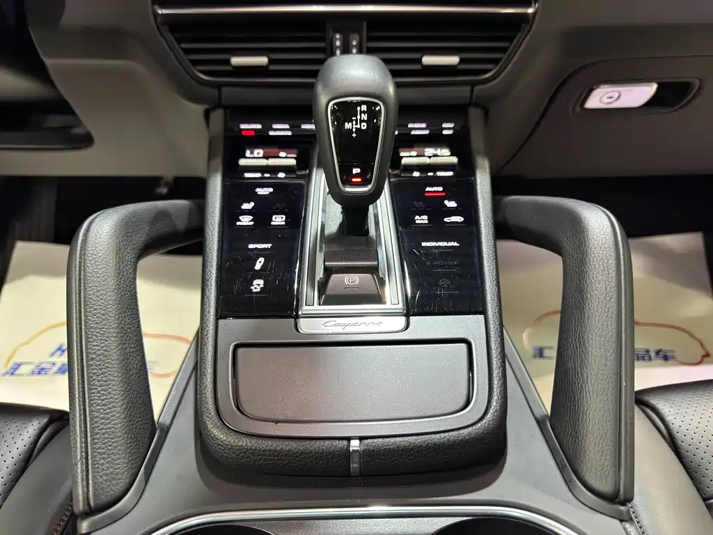 Porsche Cayenne — миниатюра 7