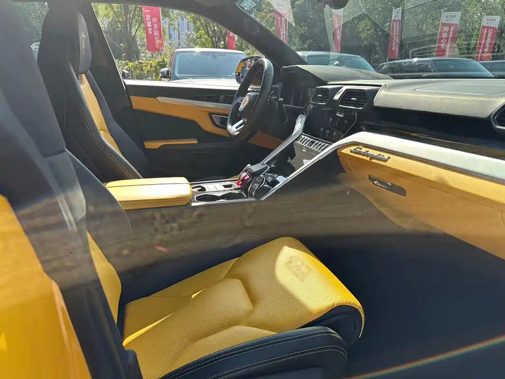 Lamborghini Urus — миниатюра 16
