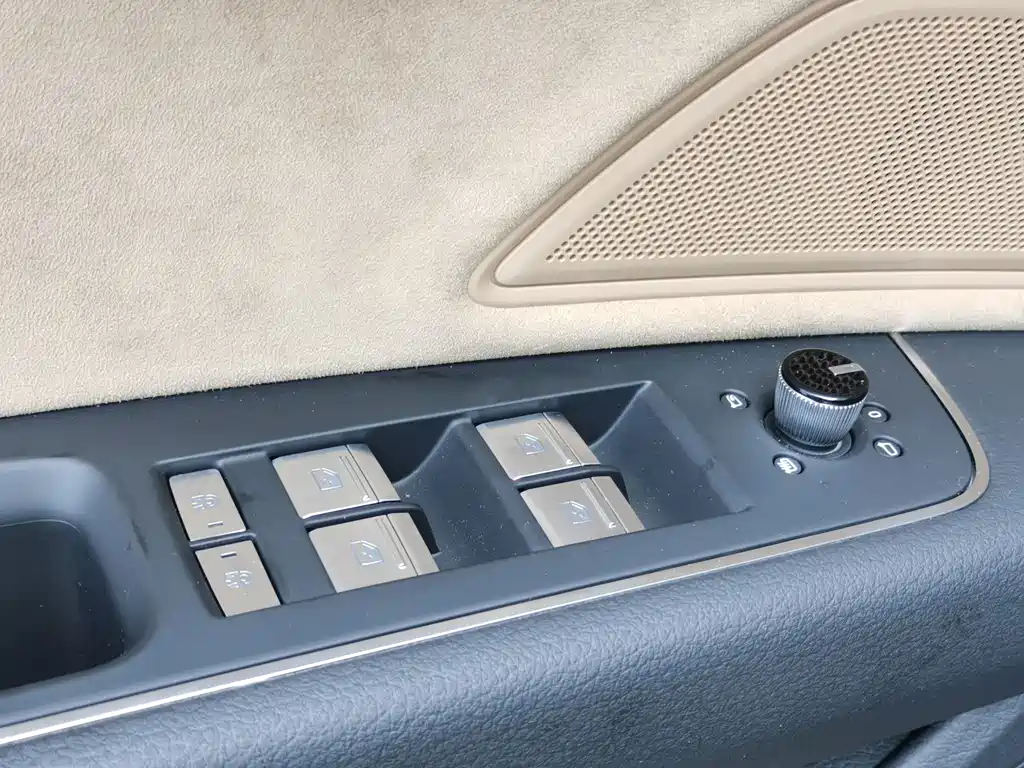 Audi A8 — миниатюра 7