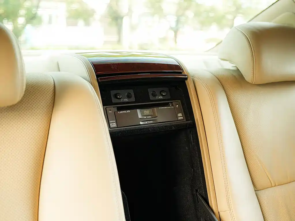 Lexus LS — миниатюра 19