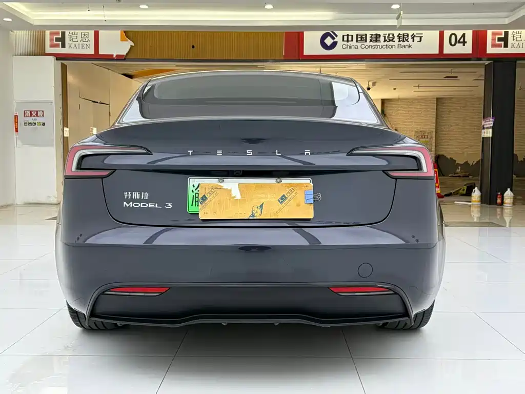 Tesla Model 3 — миниатюра 6