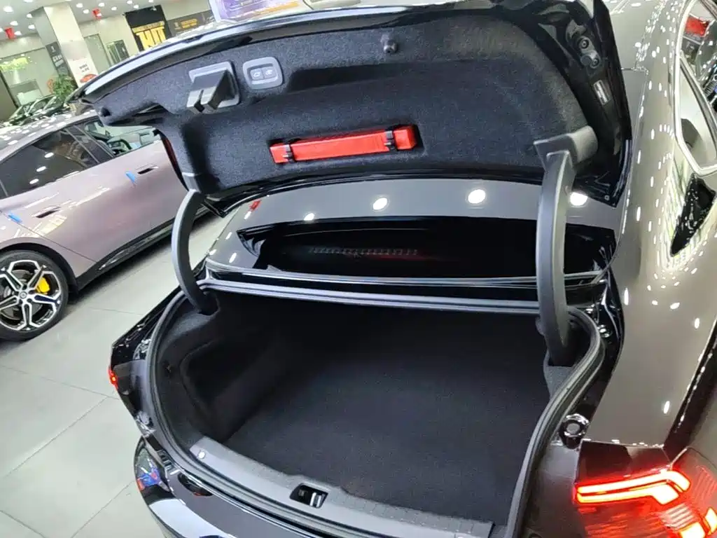 Volvo S90 — миниатюра 19