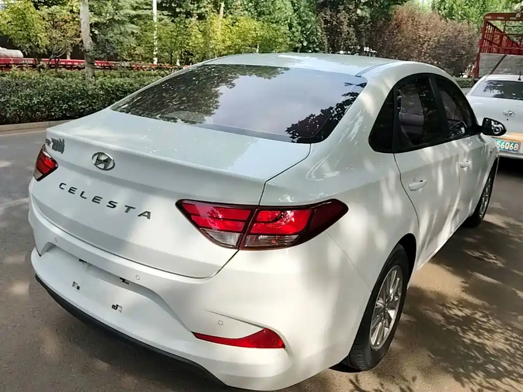 Hyundai Elantra — миниатюра 7