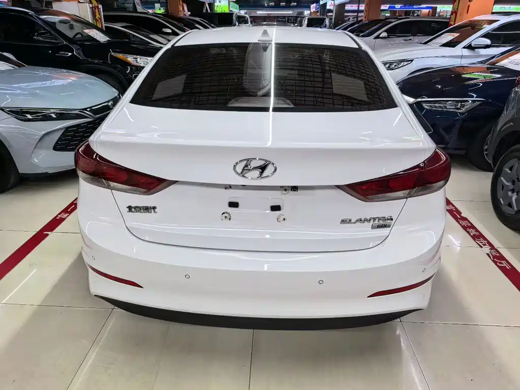 Hyundai Elantra — миниатюра 5