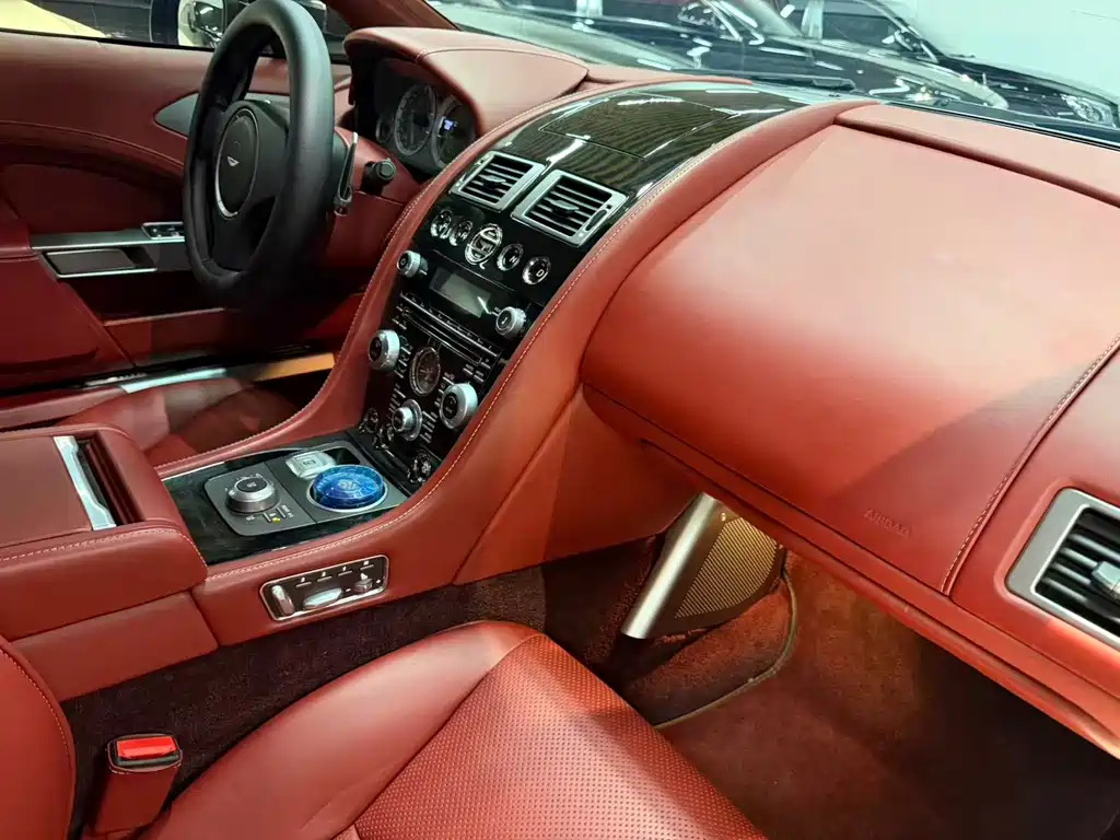 Aston Martin Rapide — миниатюра 16