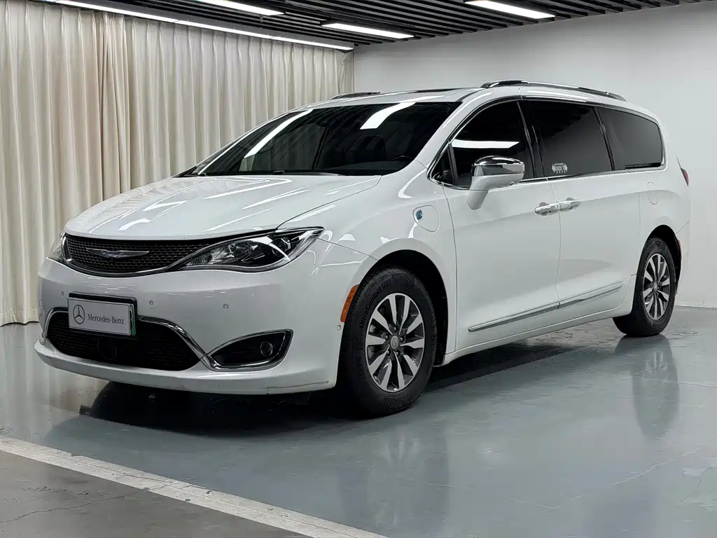Chrysler Grand Voyager PHEV (Import)