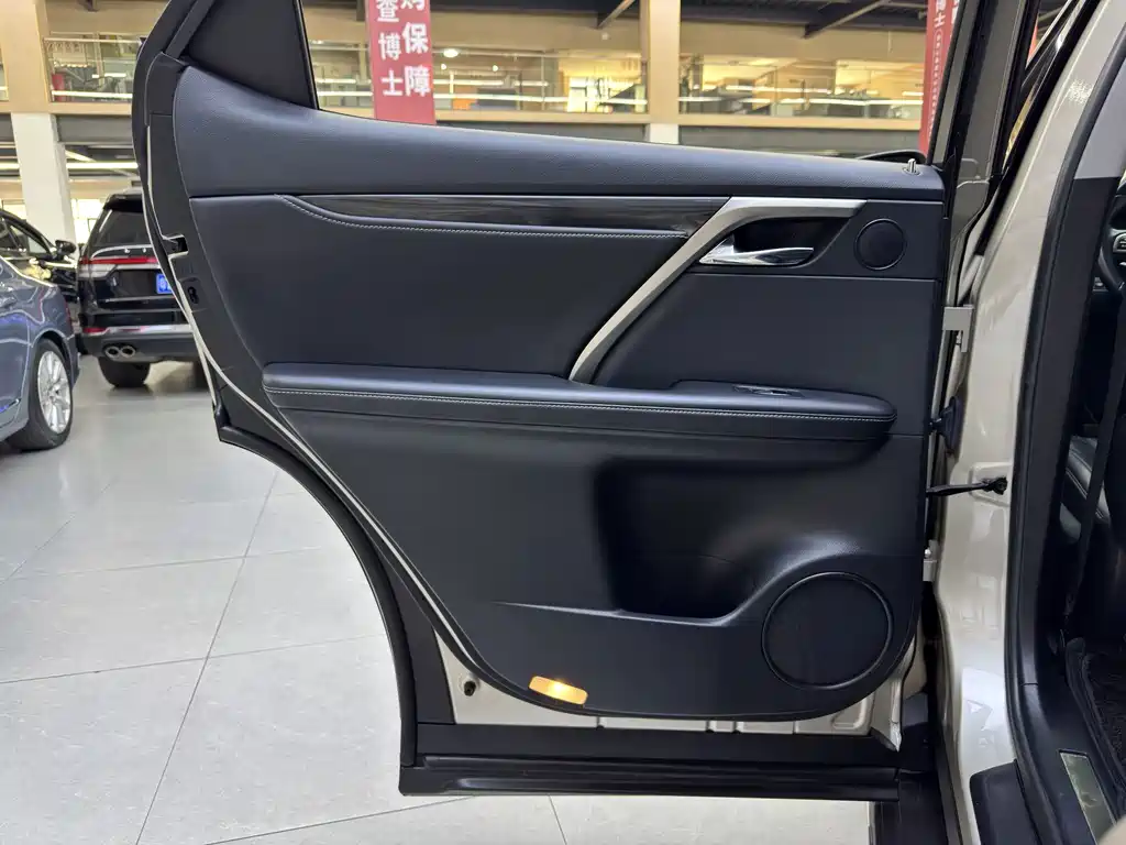 Lexus RX — миниатюра 11