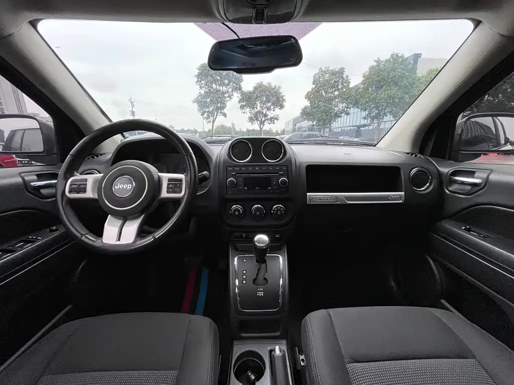 Jeep Compass (Import) — миниатюра 7