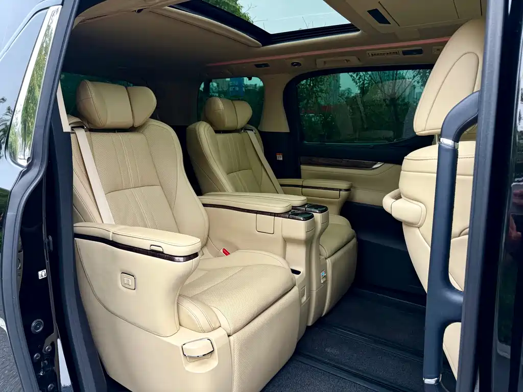 Toyota Vellfire — миниатюра 21