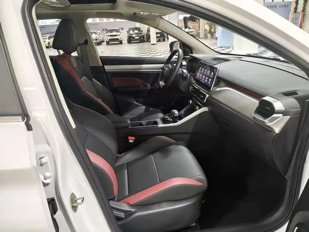 Geely Binyue — миниатюра 12