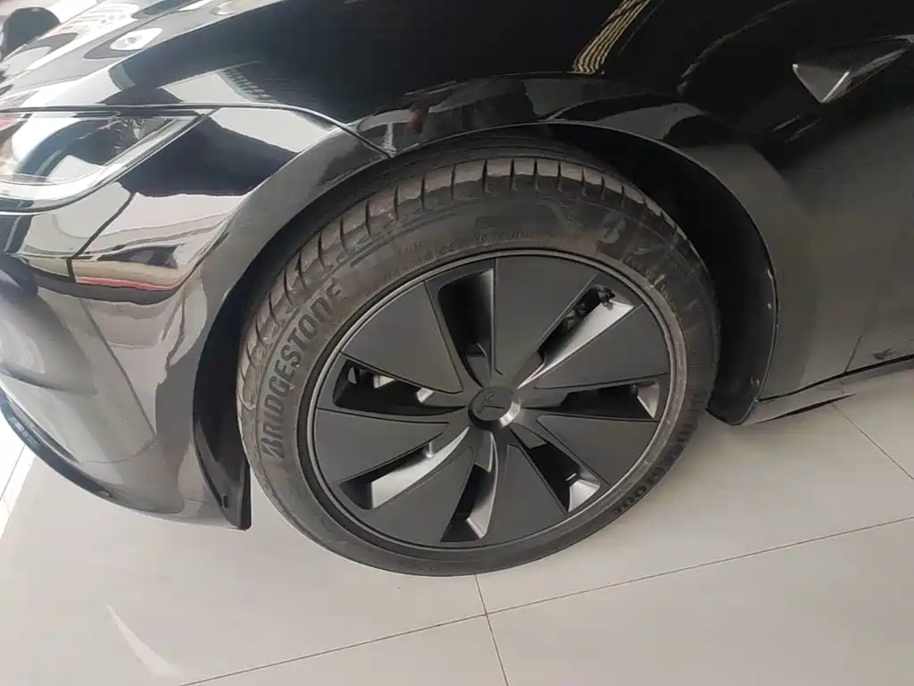 Tesla Model 3 — миниатюра 23