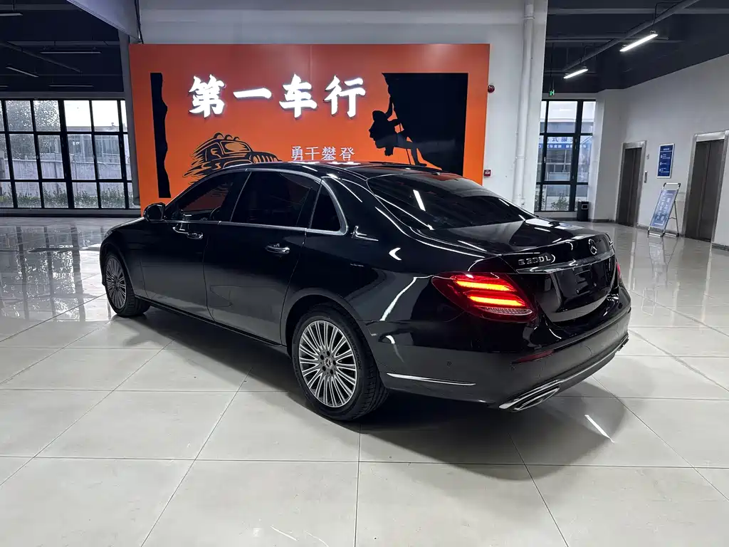 Mercedes-Benz E-Class — миниатюра 4