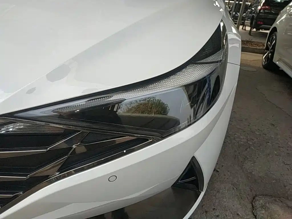 Hyundai Elantra — миниатюра 24