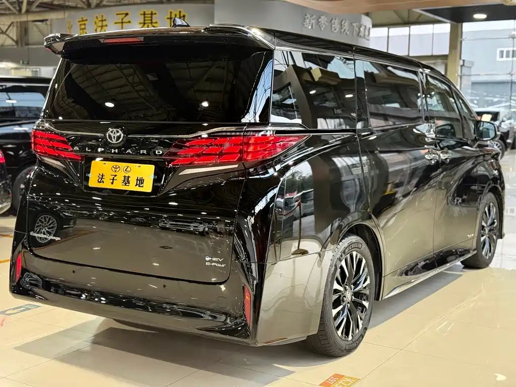 Toyota Alphard — миниатюра 27