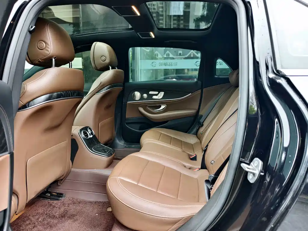 Mercedes-Benz E-Class — миниатюра 17