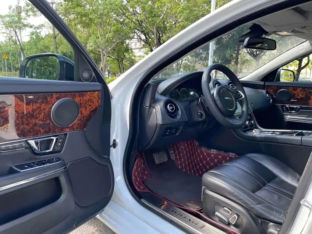 Jaguar XJ — миниатюра 4