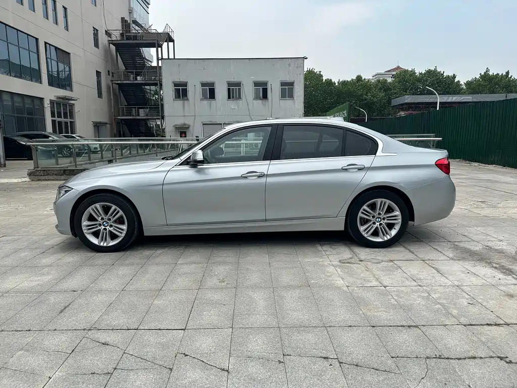 BMW 3 Series - фото 4