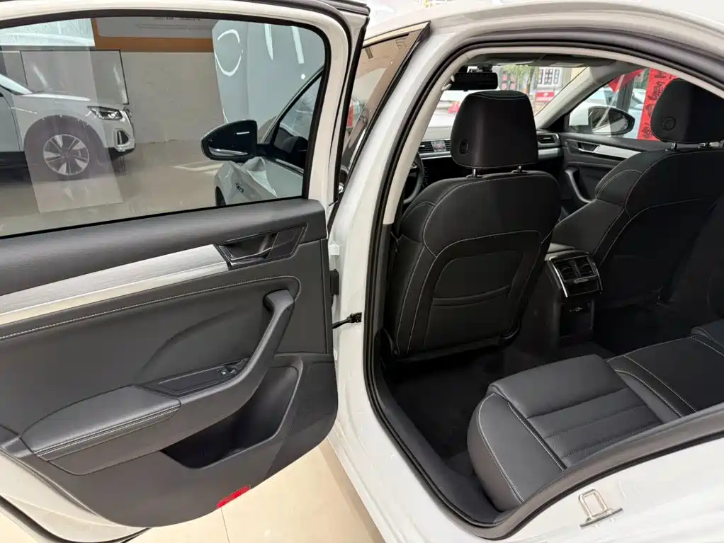 Skoda Superb — миниатюра 17