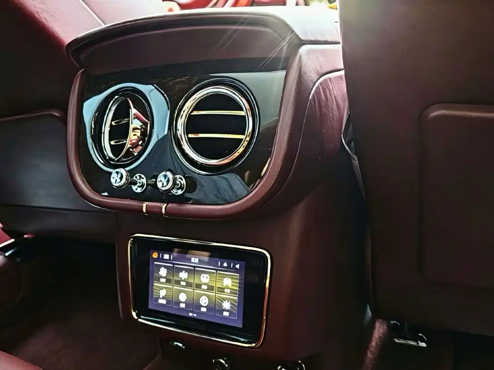 Bentley Bentayga — миниатюра 9