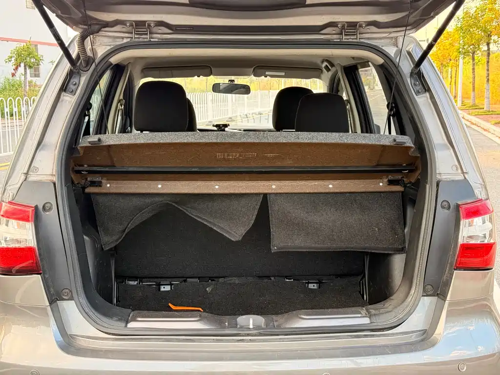 Nissan Livina — миниатюра 11
