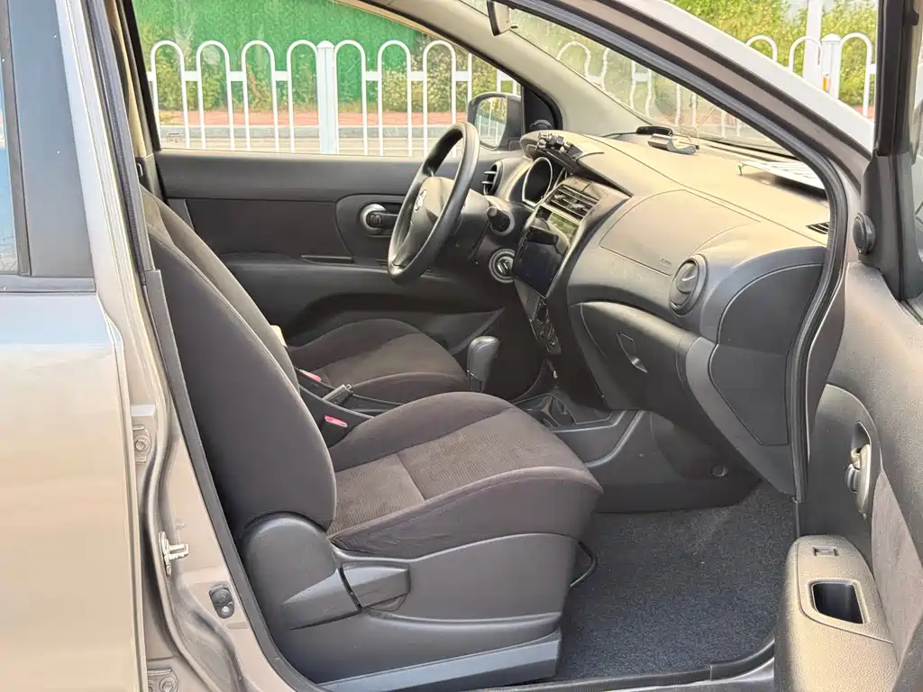 Nissan Livina — миниатюра 12