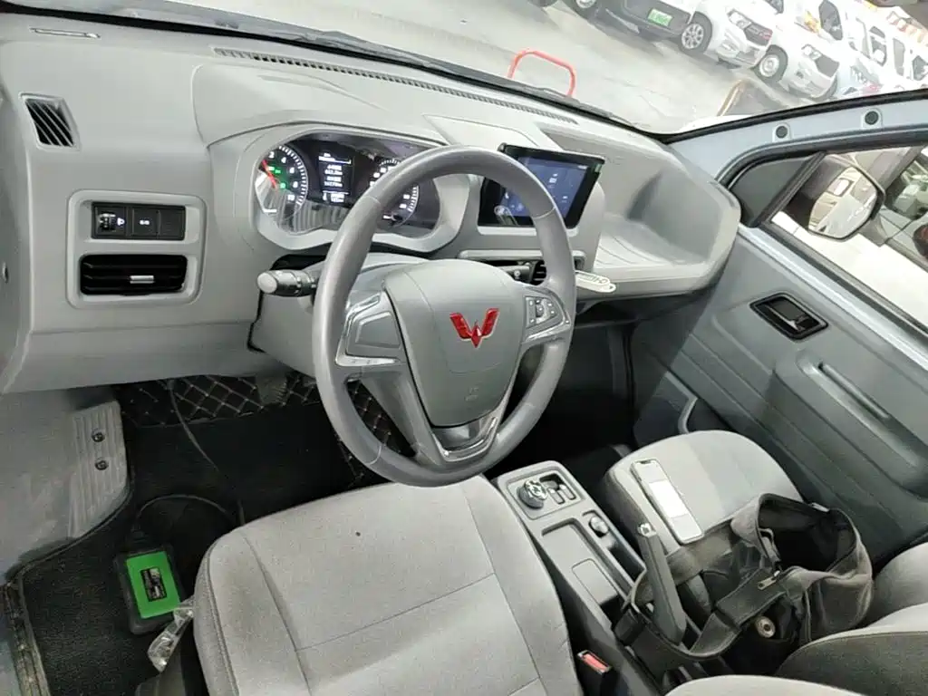 Wuling Yangguang — миниатюра 10