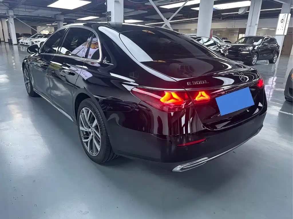 Mercedes-Benz E-Class — миниатюра 18