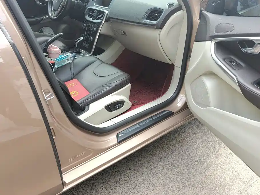 Volvo V40 — миниатюра 8