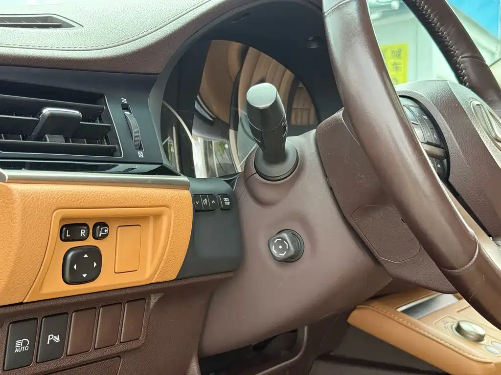 Lexus ES — миниатюра 9