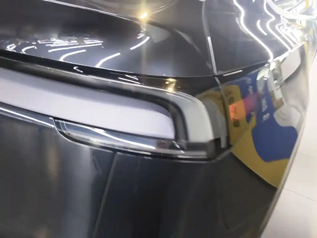 Tesla Model Y — миниатюра 8