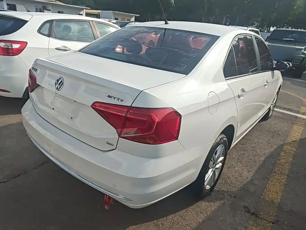 Volkswagen Jetta — миниатюра 7