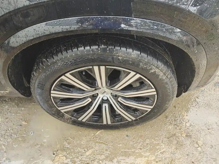 Volvo XC90 — миниатюра 6
