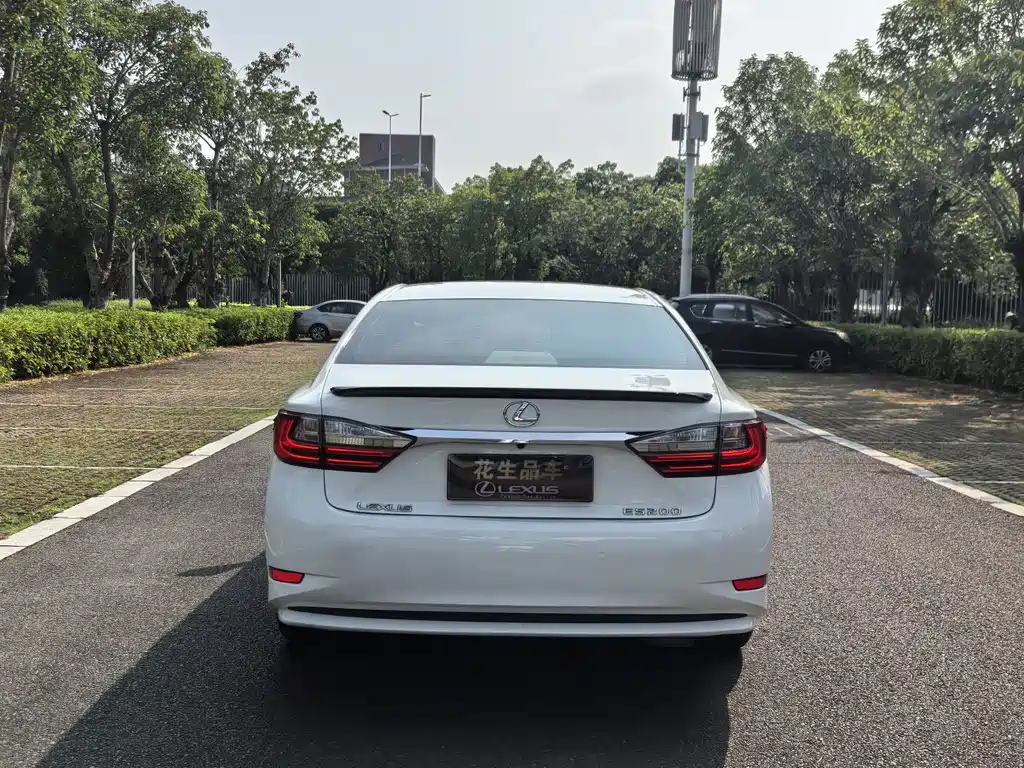Lexus ES — миниатюра 5