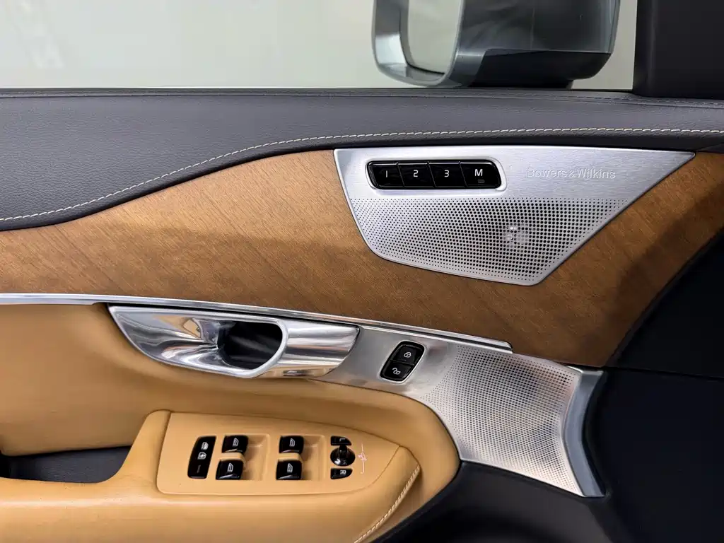 Volvo XC90 — миниатюра 12