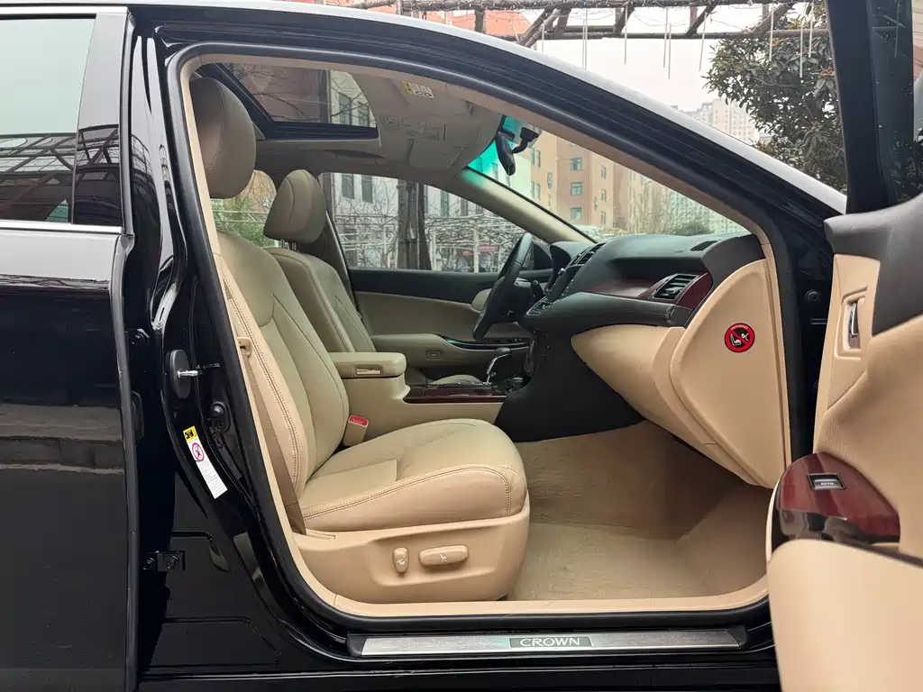 Toyota Crown 2010 2.5L Royal
