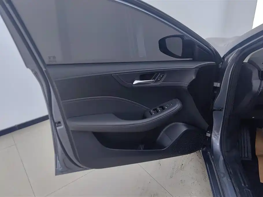 Roewe i5 2026 1.5L MT