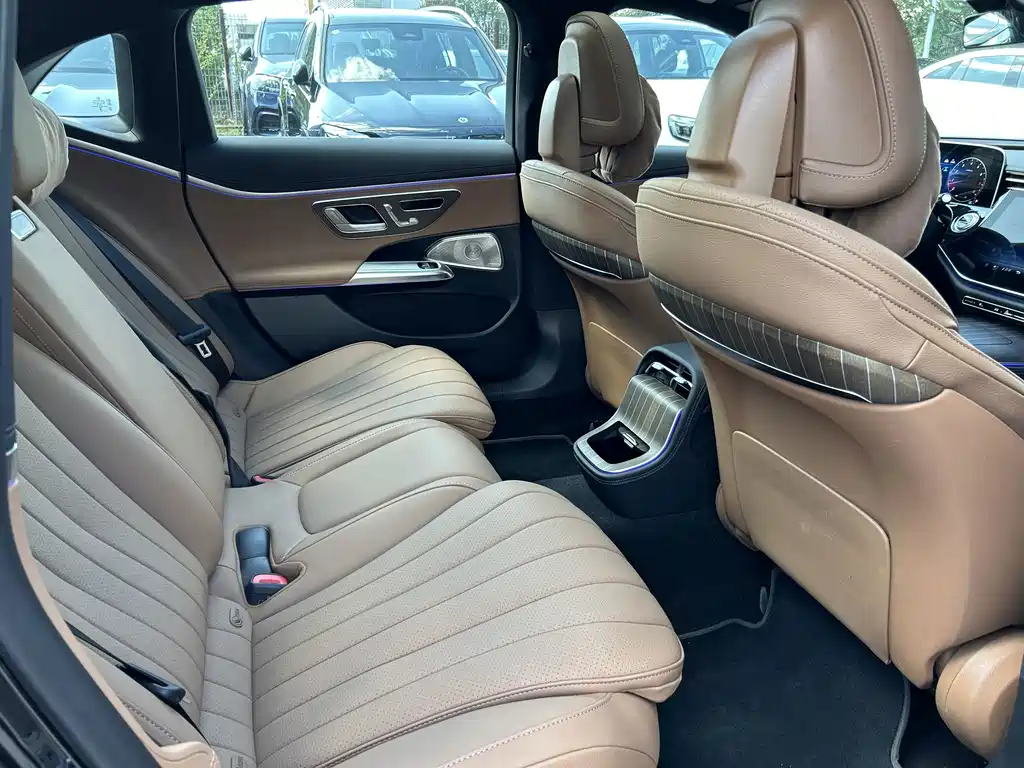Mercedes-Benz E-Class — миниатюра 10