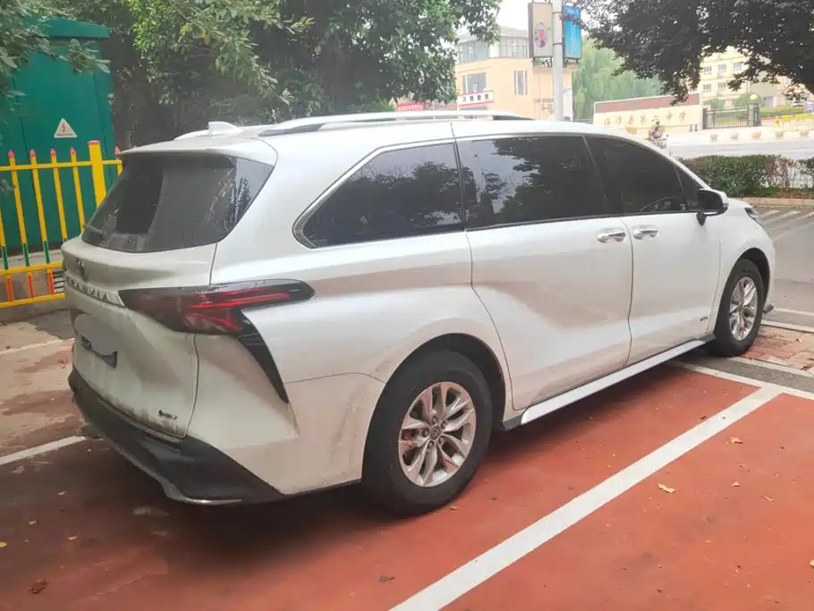 Toyota Granvia — миниатюра 3