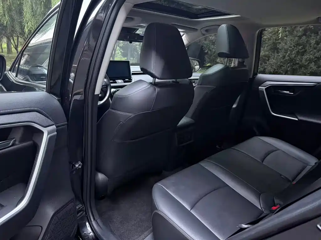 Toyota RAV4 — миниатюра 7