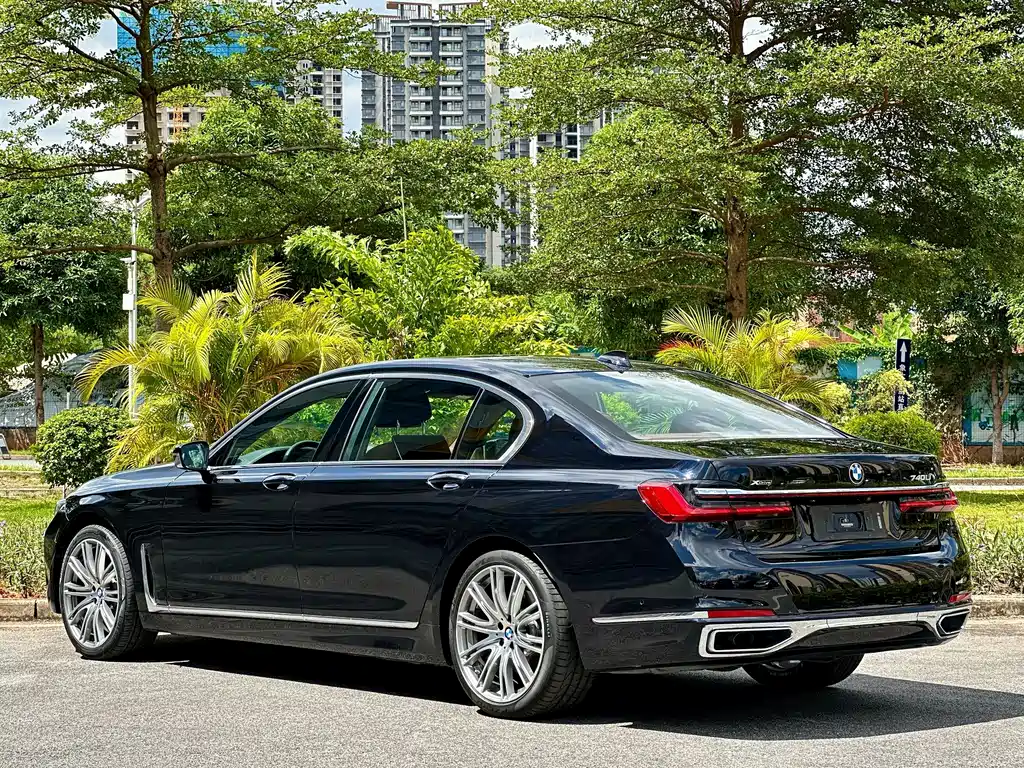 BMW  7 SERIES