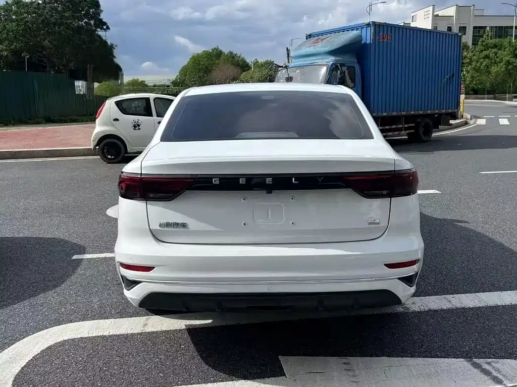 Geely Emgrand — миниатюра 8