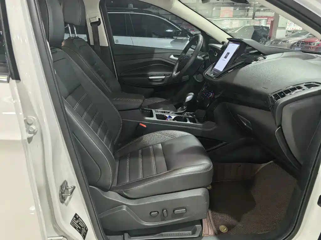 Ford Kuga — миниатюра 15