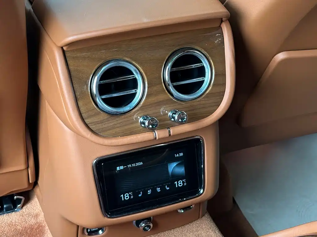 Bentley Bentayga — миниатюра 18