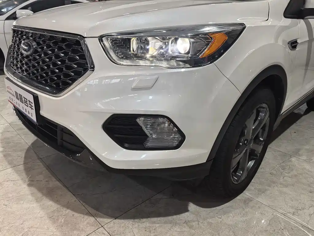 Ford Kuga — миниатюра 10