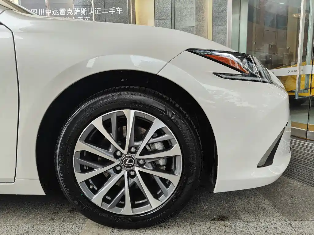 Lexus ES — миниатюра 7