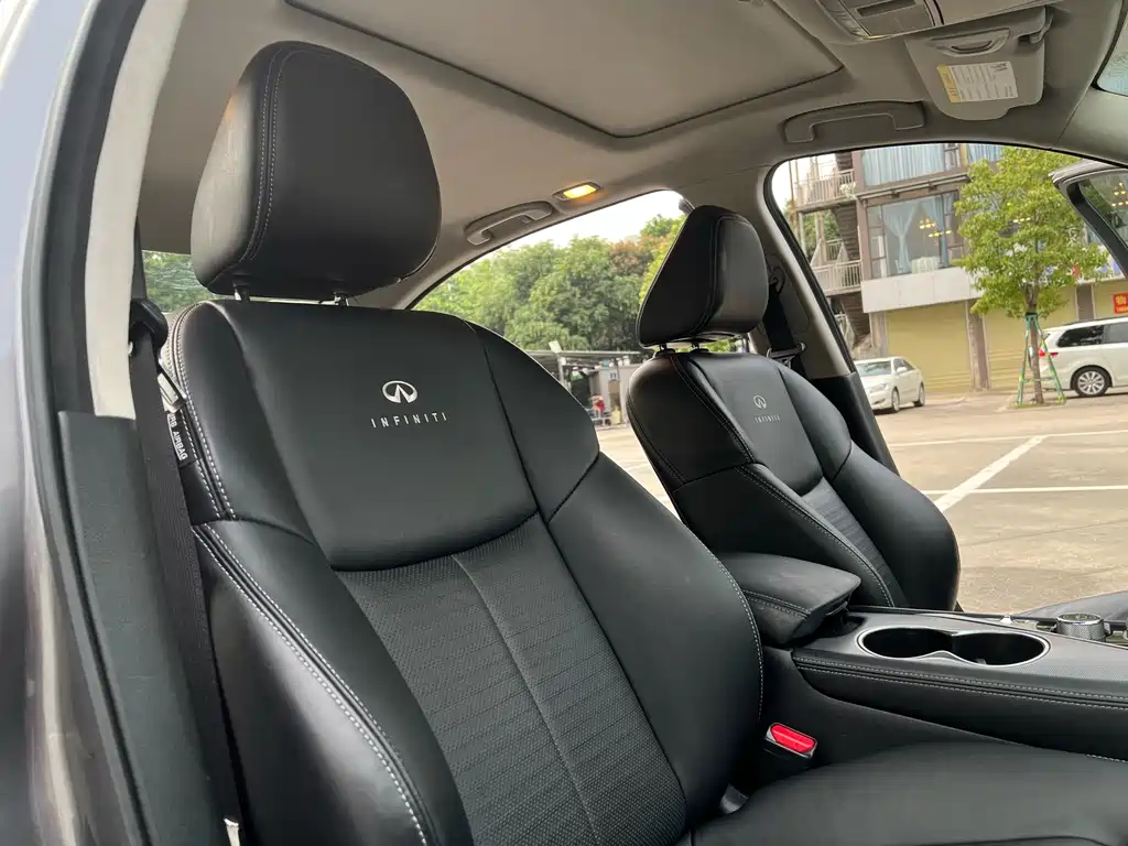 Infiniti Q50 2014 3.7L Luxury Sport